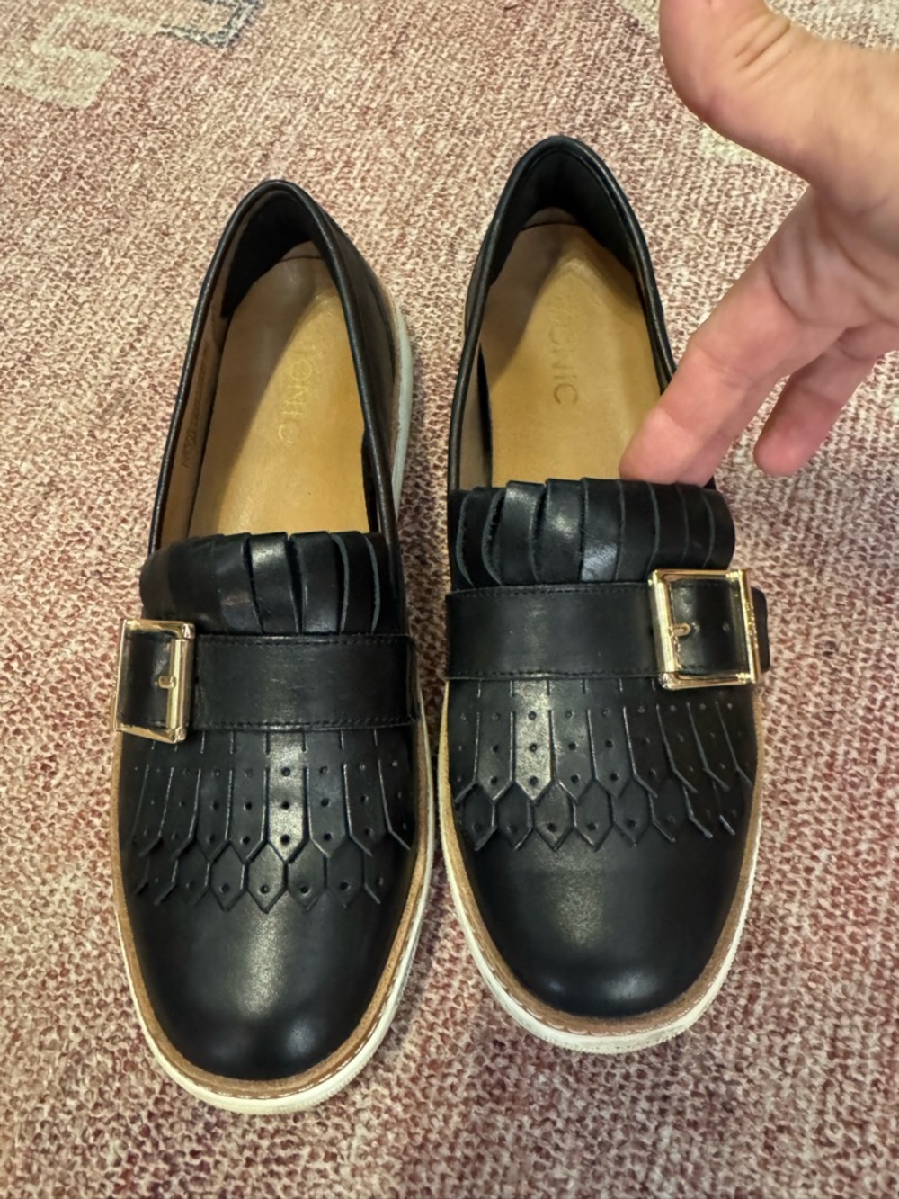 Vionic black leather Sunny Cambridge kilte slip-on loafers size 9 gold buckle - Picture 4 of 15
